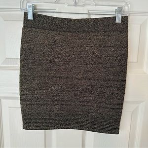 Windsor | Gold Metallic Bodycon Skirt | Size Medium